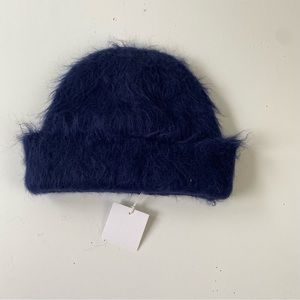 Maria Stanley Fuzzy Alpaca Knit Beanie
NWT lovely hat